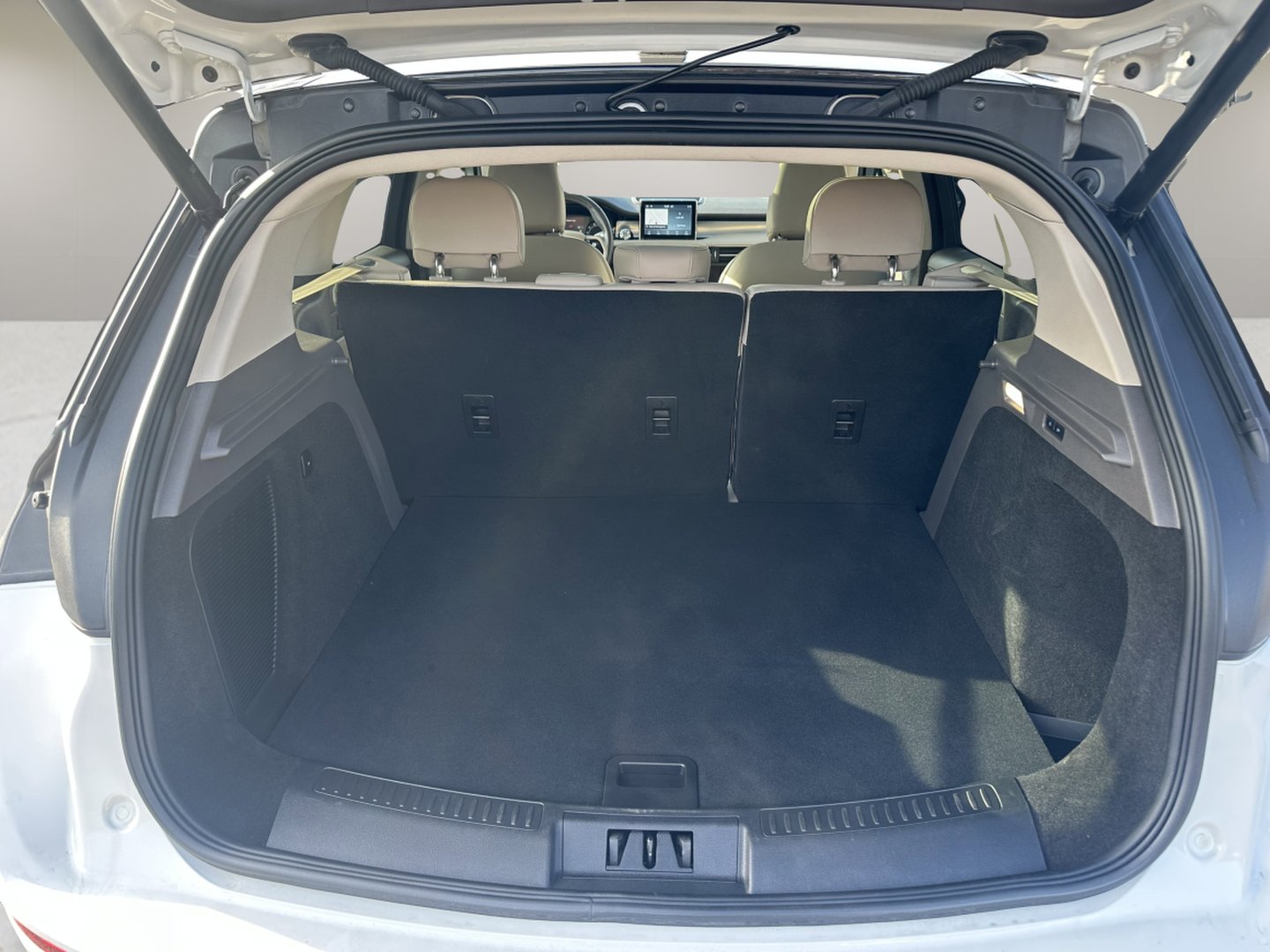 Used 2022 Lincoln Corsair AWD w/ Premium Package image 7