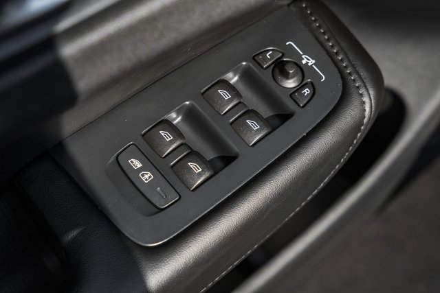 Used 2024 Volvo XC60 B5 Plus image 38