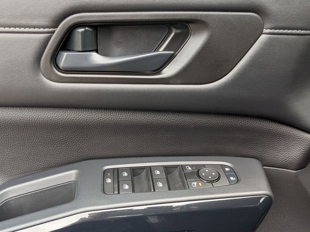 New 2025 Nissan Pathfinder SV image 12