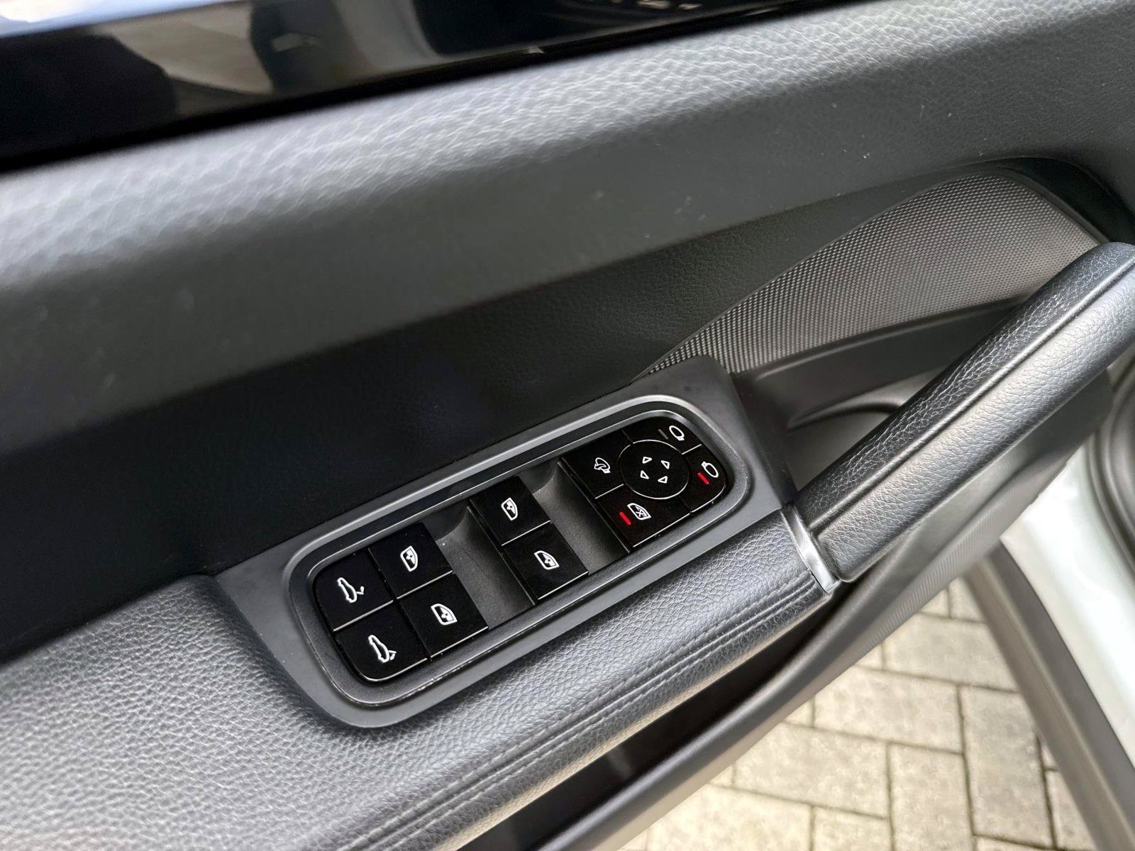 Used 2021 Porsche Cayenne Coupe w/ Premium Package AWD/4WD image 19