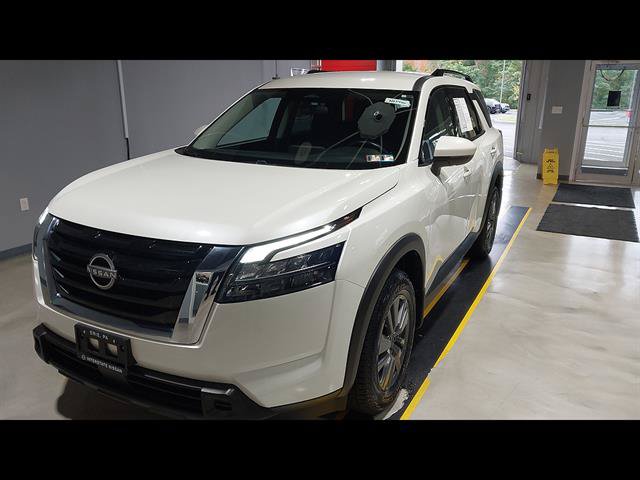 Used 2024 Nissan Pathfinder SV AWD/4WD image 18