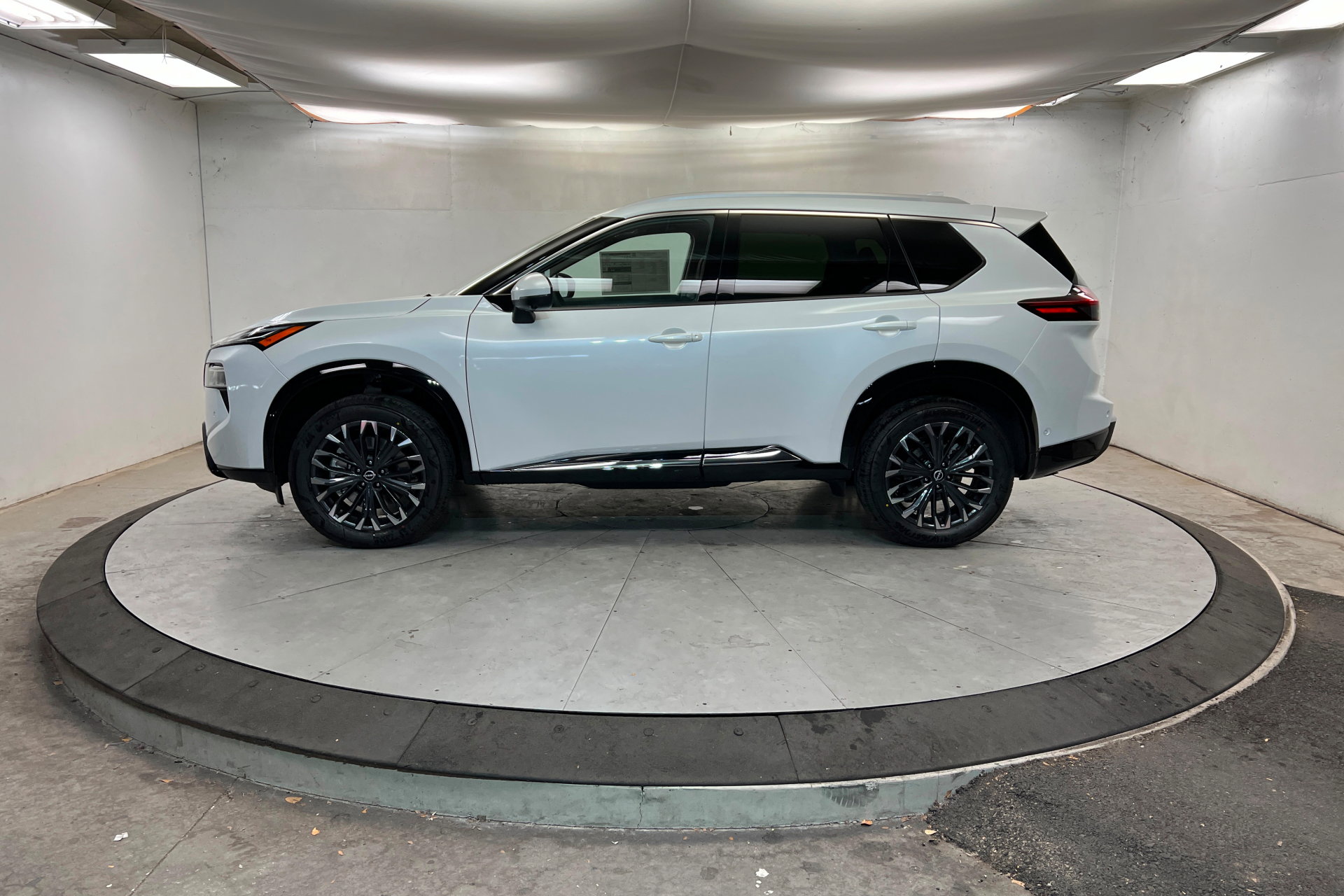 New 2026 Nissan Rogue Platinum w/ Tech Package image 2