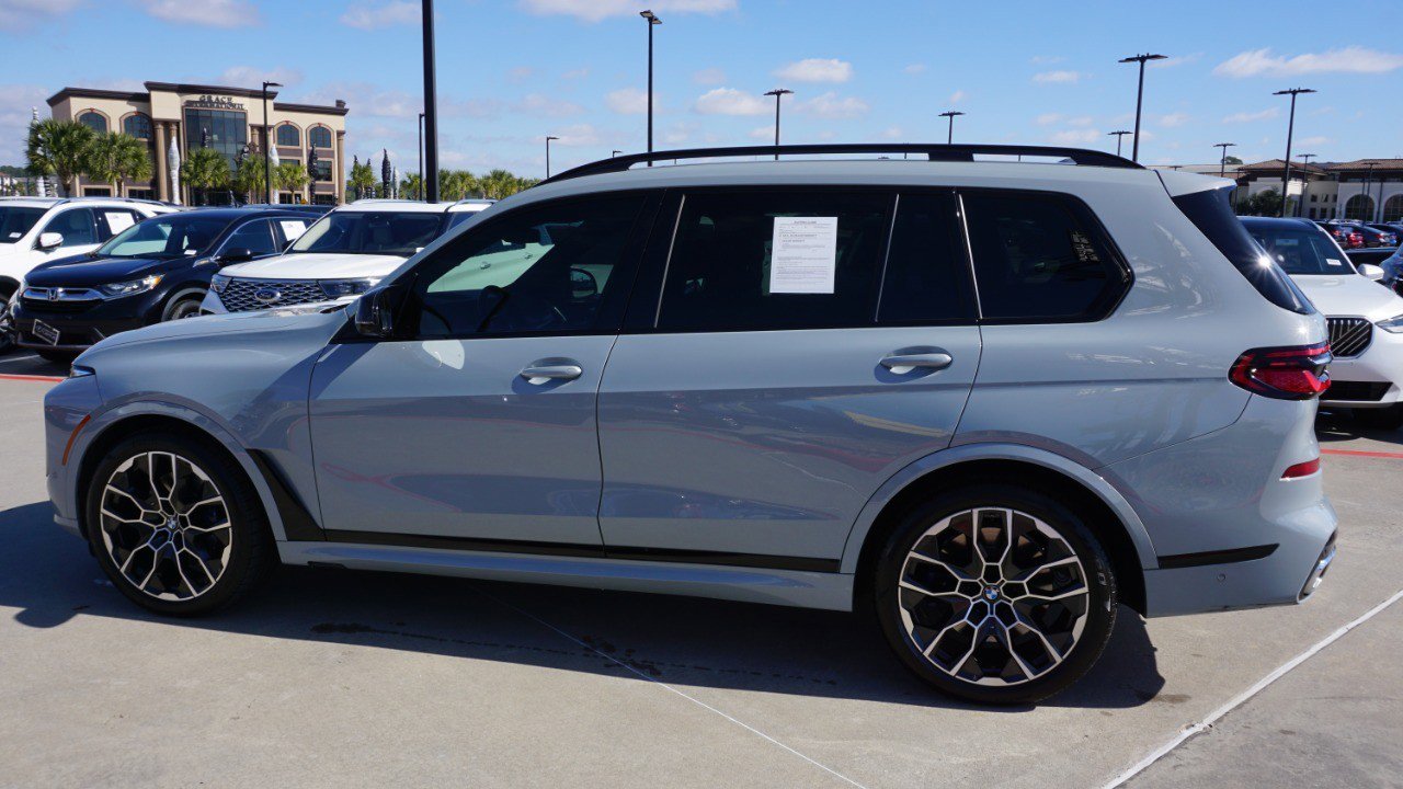 Used 2023 BMW X7 M60i w/ Executive Package image 5