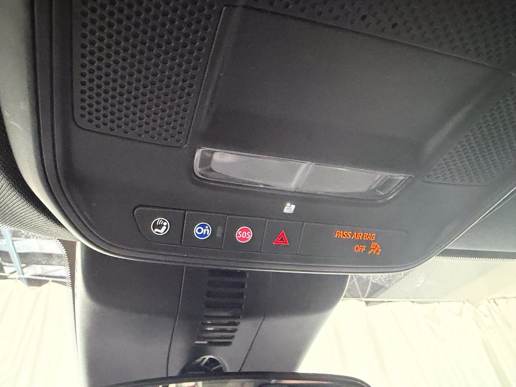 Used 2025 Chevrolet Traverse LT FWD image 5