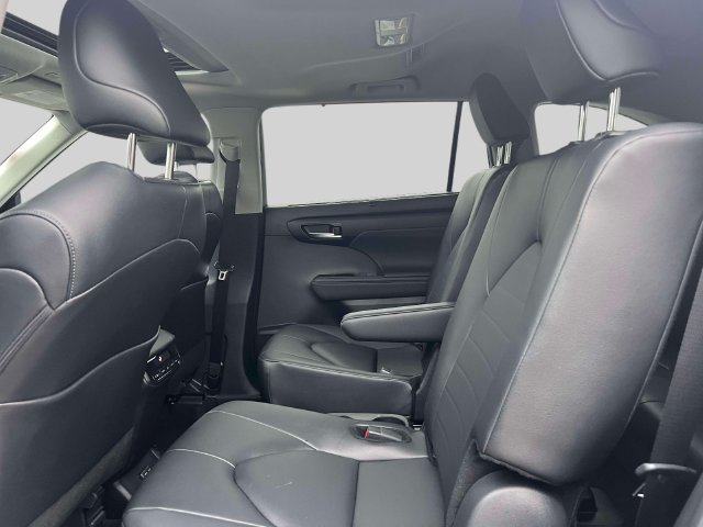 Used 2026 Toyota Highlander XLE AWD/4WD image 15