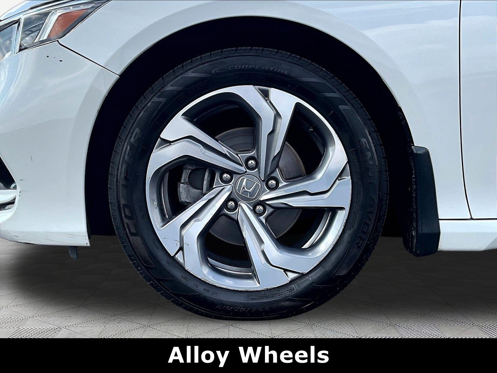 Used 2019 Honda Accord EX image 32