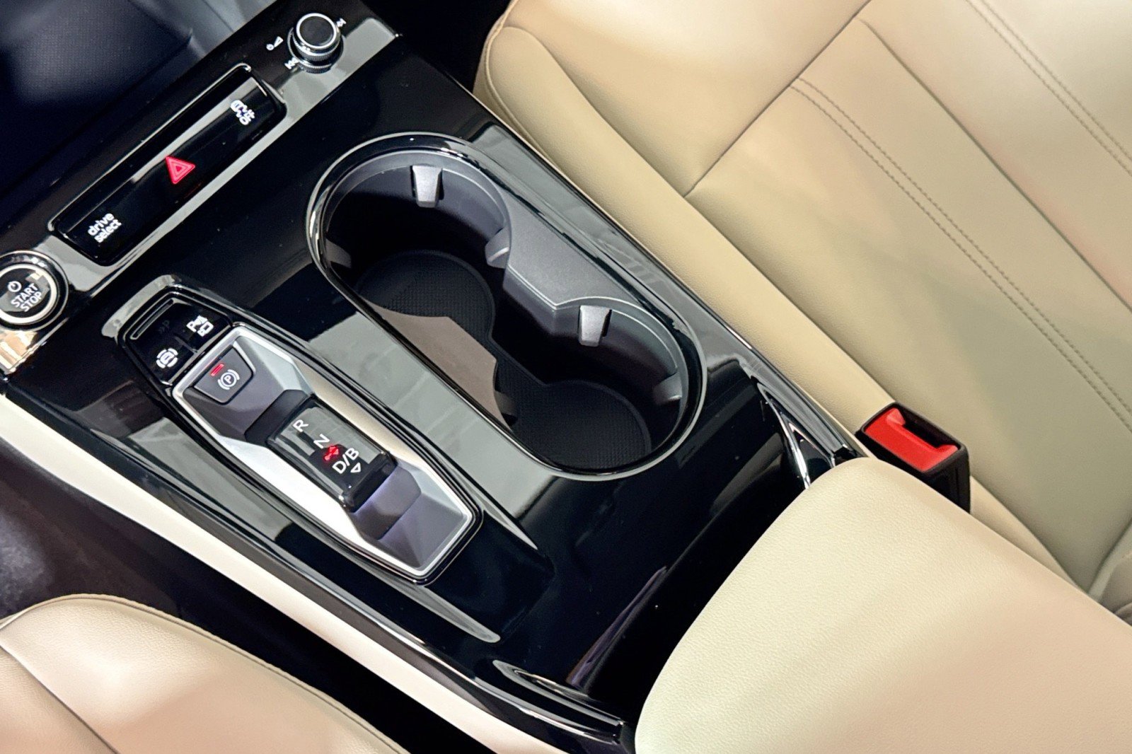 New 2025 Audi Q6 e-tron Premium image 14