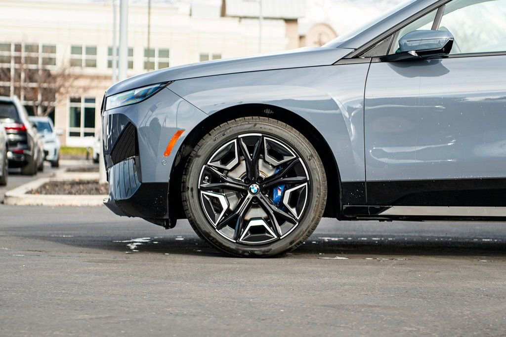 Used 2025 BMW iX M60 image 8