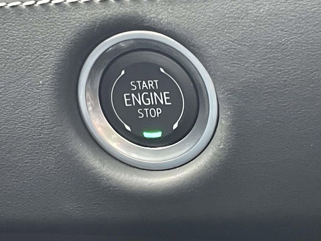 Certified 2025 Cadillac Escalade ESV Sport Platinum image 30