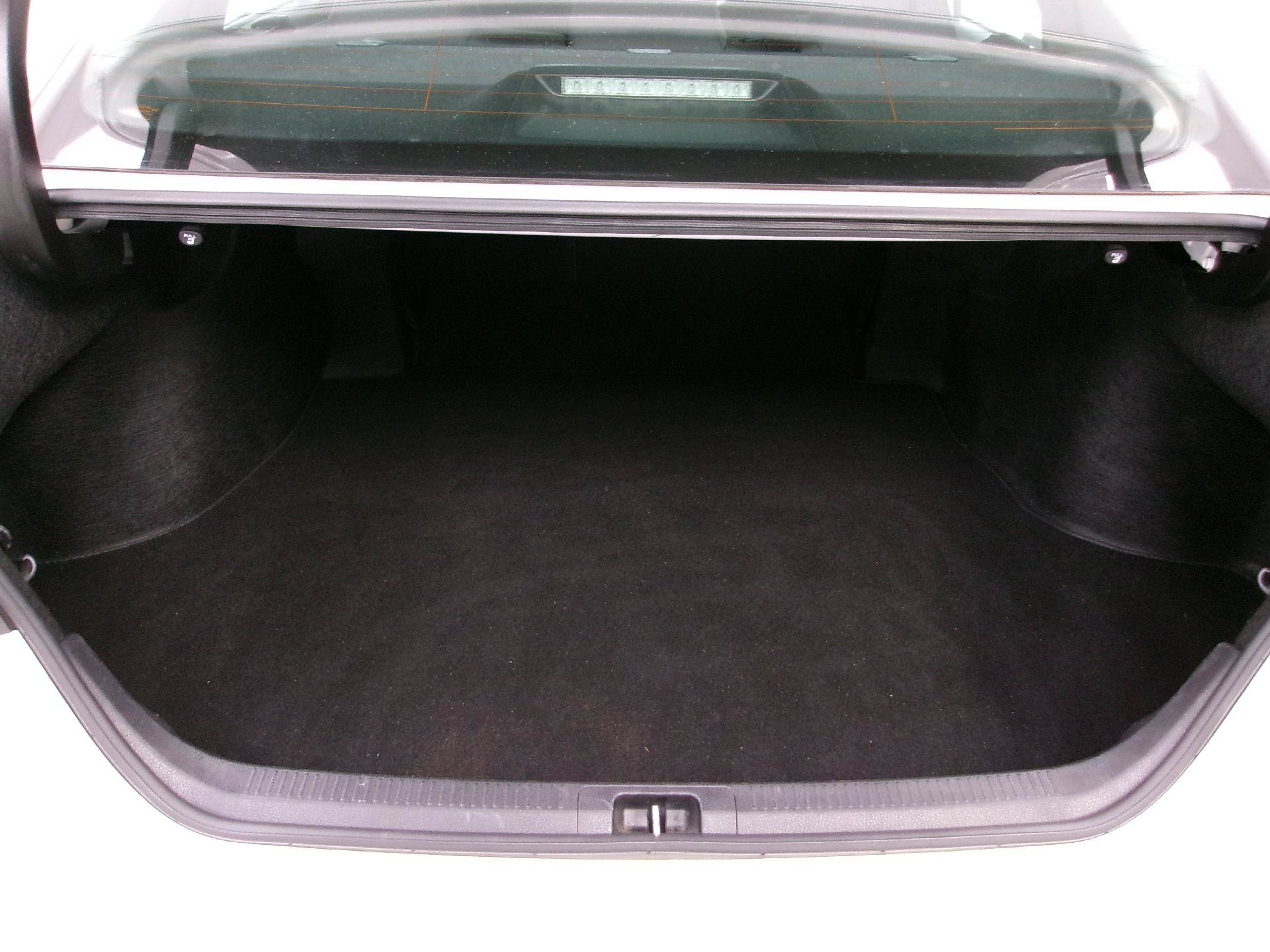 Used 2019 Toyota Camry LE FWD image 10