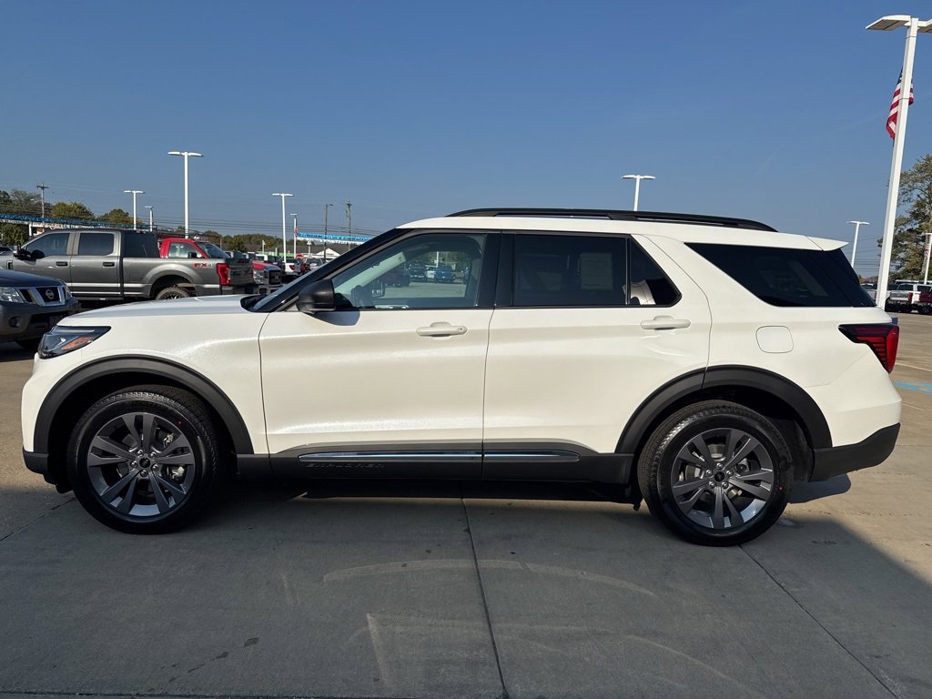 New 2025 Ford Explorer Active image 3