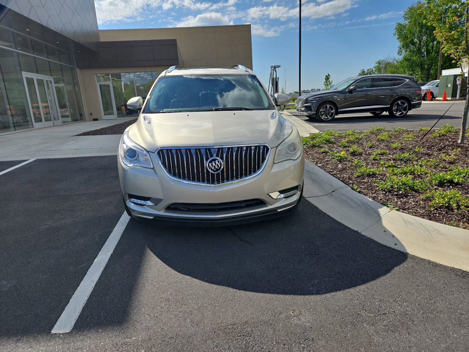 Used 2015 Buick Enclave Leather w/ Trailering Package FWD image 2