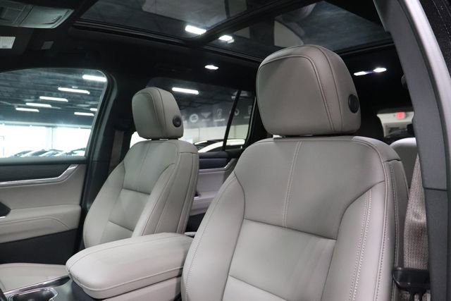 Used 2026 GMC Acadia Elevation w/ Elevation Premium Package FWD image 11