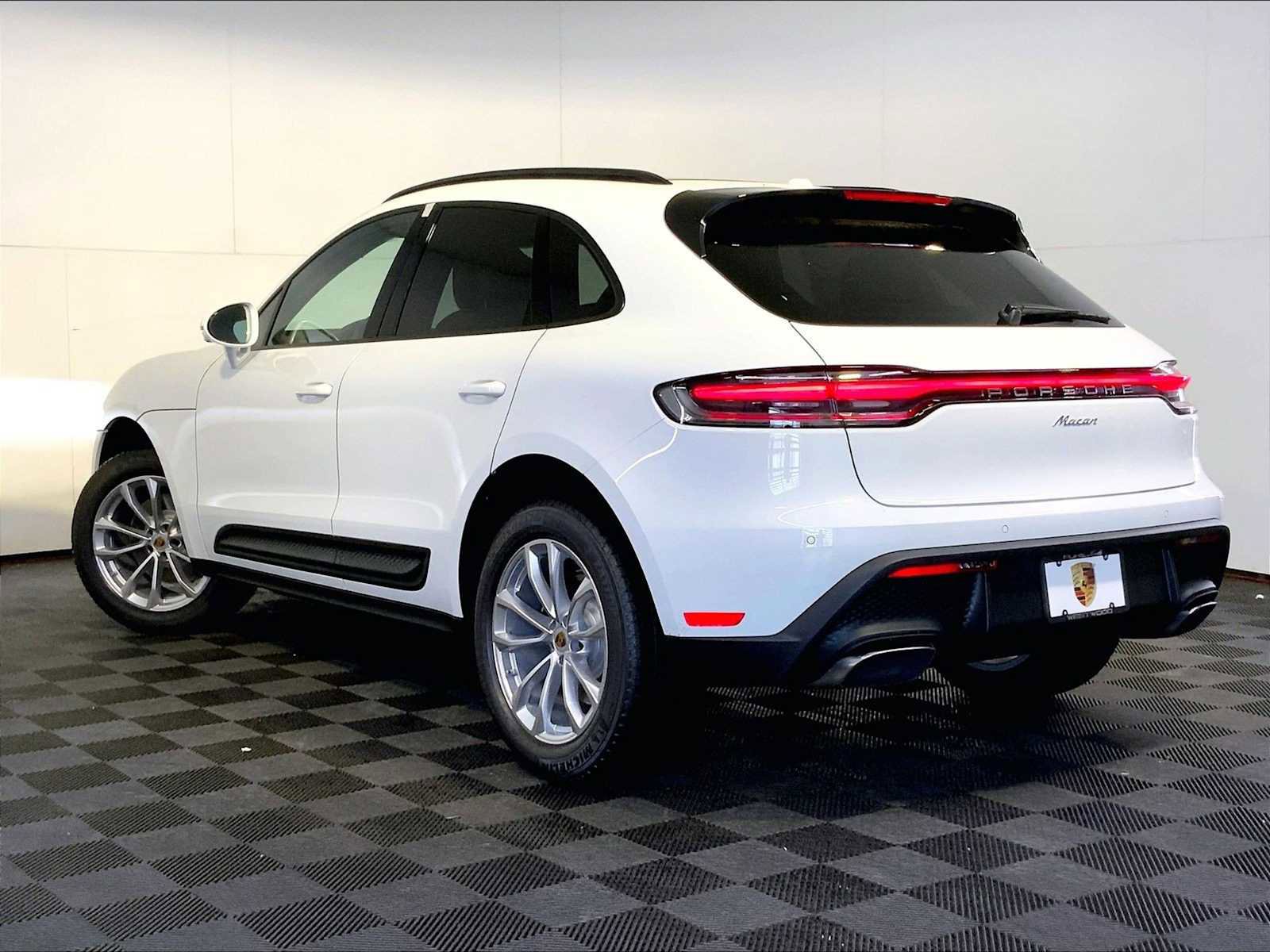 New 2025 Porsche Macan image 3