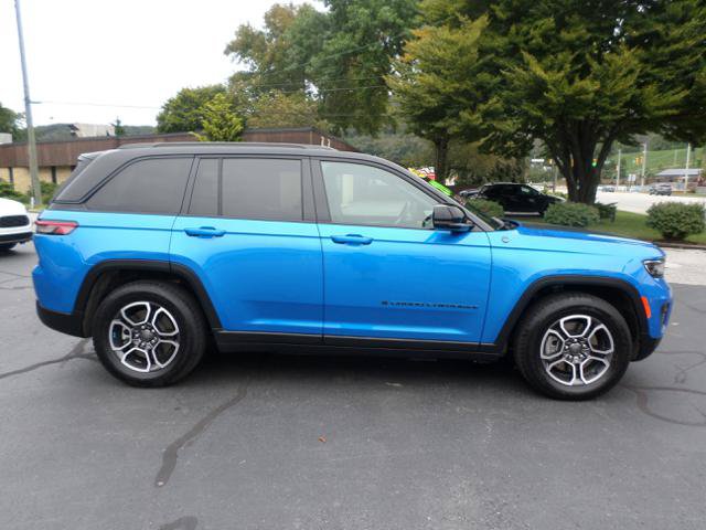 Used 2022 Jeep Grand Cherokee Trailhawk w/ Advanced Protech Group II AWD/4WD image 8