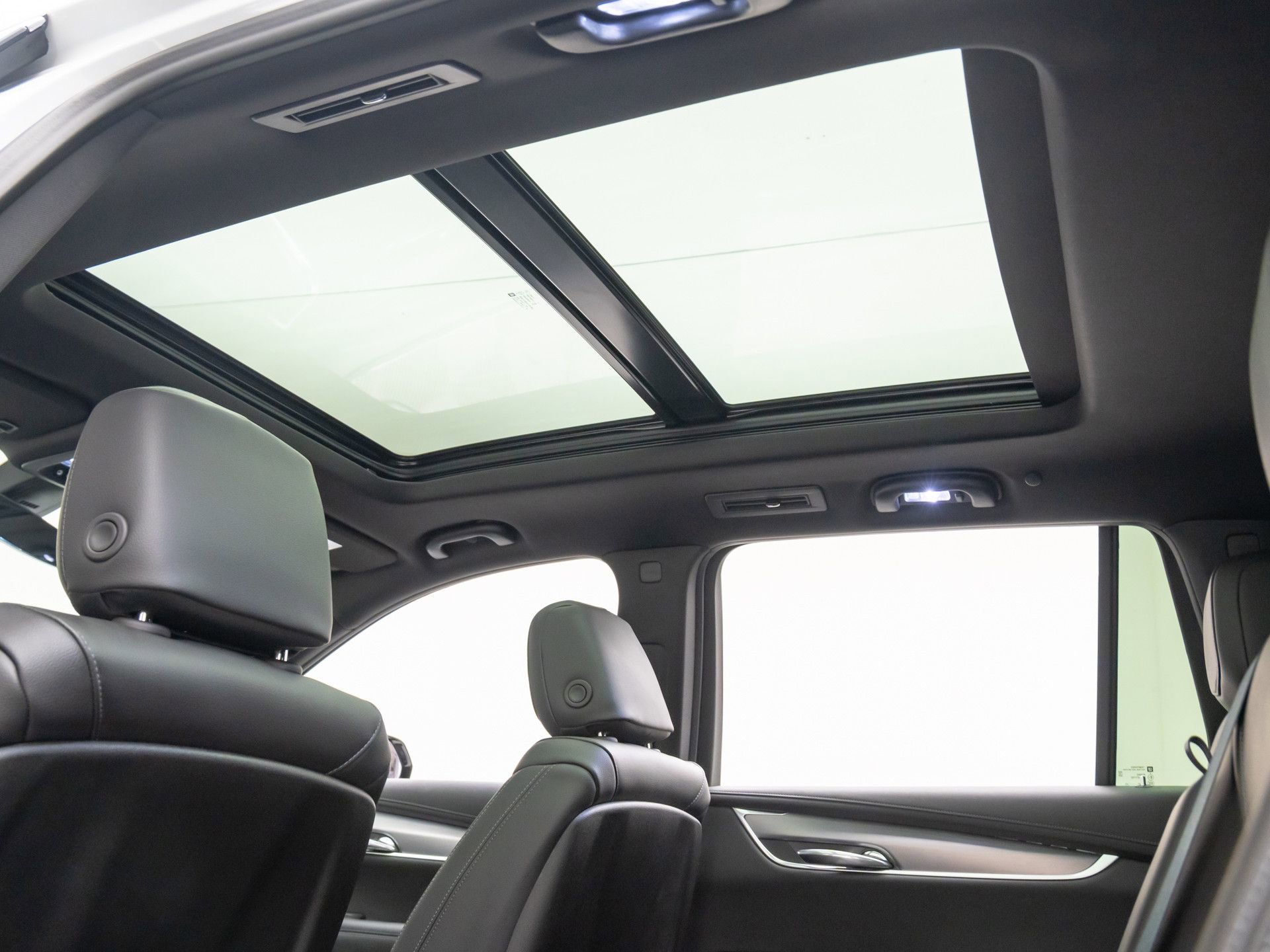 New 2025 Cadillac XT6 Luxury image 10