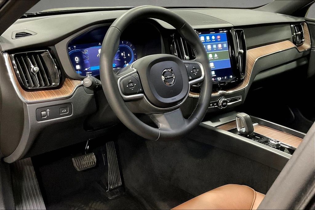 Used 2022 Volvo XC60 B5 Momentum w/ Climate Package image 16