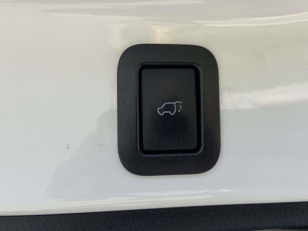Used 2018 Toyota Highlander Limited FWD image 10