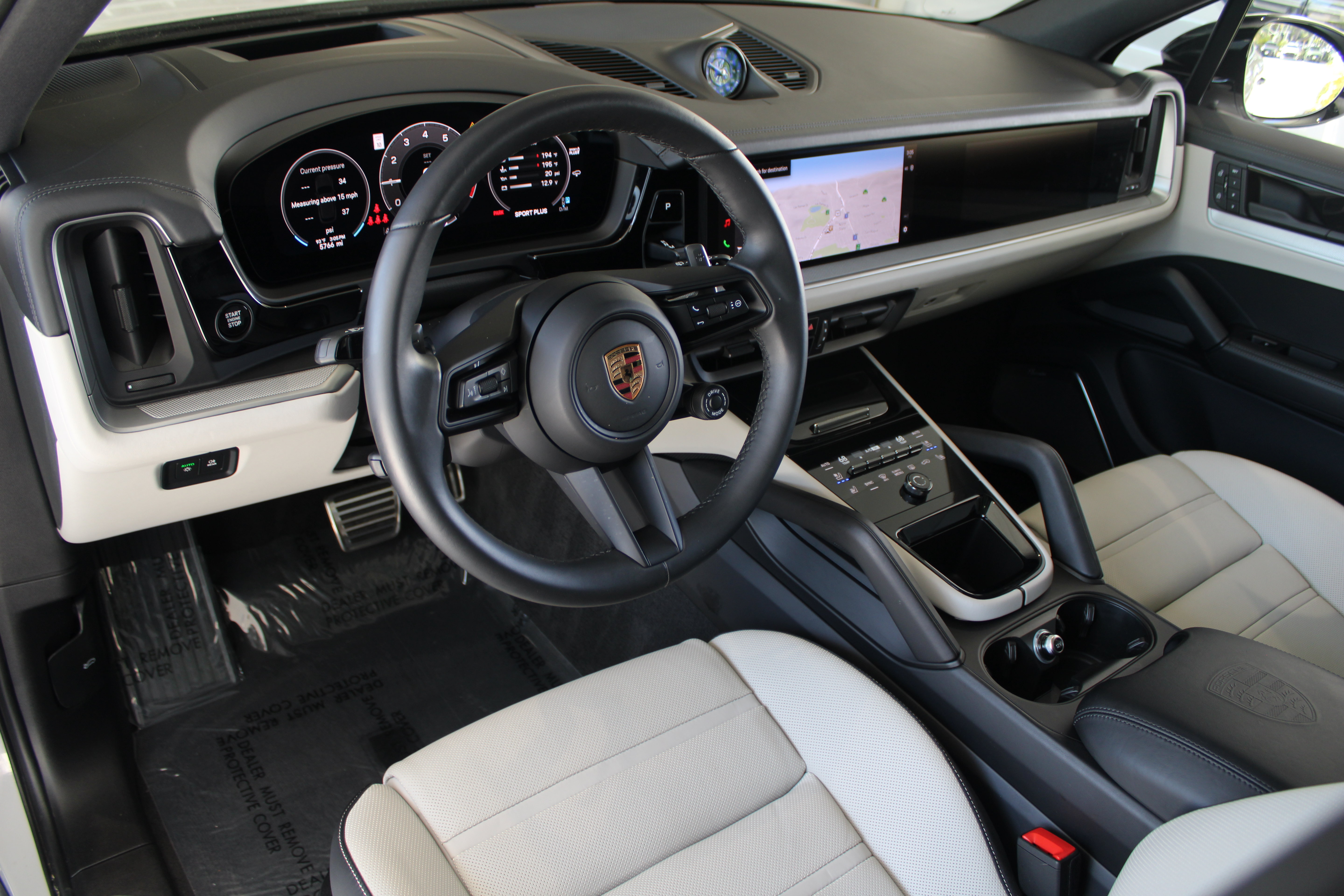 Certified 2025 Porsche Cayenne S AWD/4WD image 4