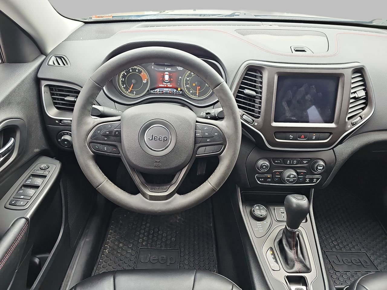 Used 2022 Jeep Cherokee Trailhawk w/ Comfort/Convenience Group image 22