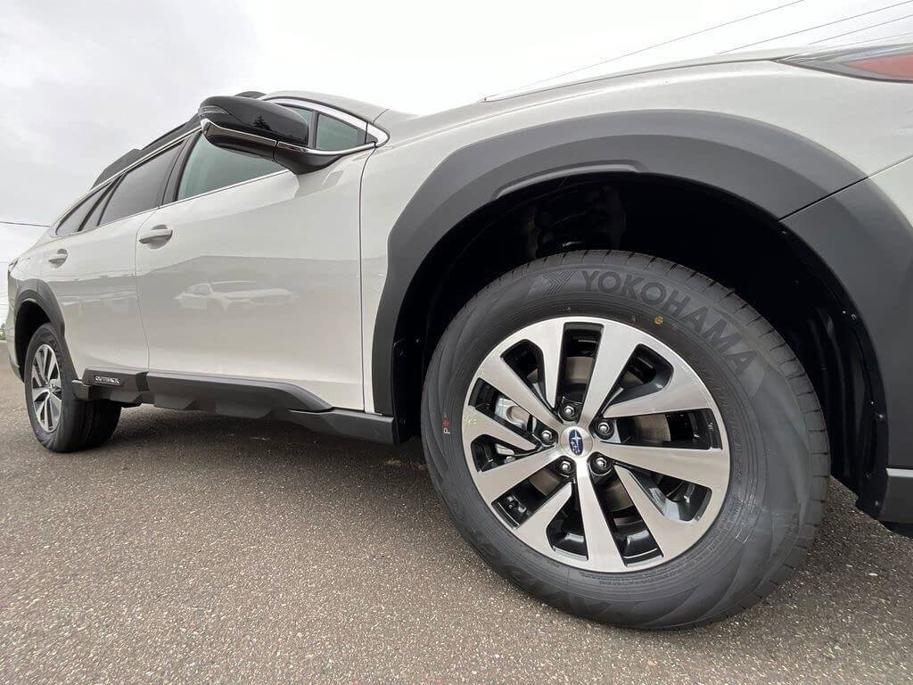 Certified 2025 Subaru Outback Premium AWD/4WD image 10