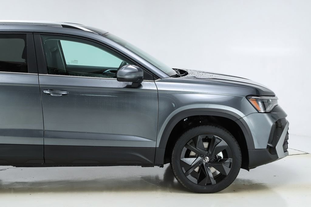 New 2026 Volkswagen Taos SE image 12