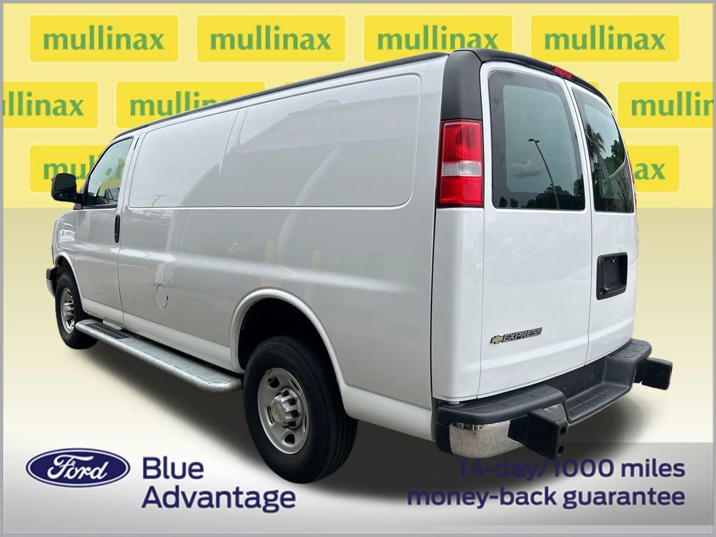 Used 2024 Chevrolet Express 2500 w/ Driver Convenience Package RWD image 3