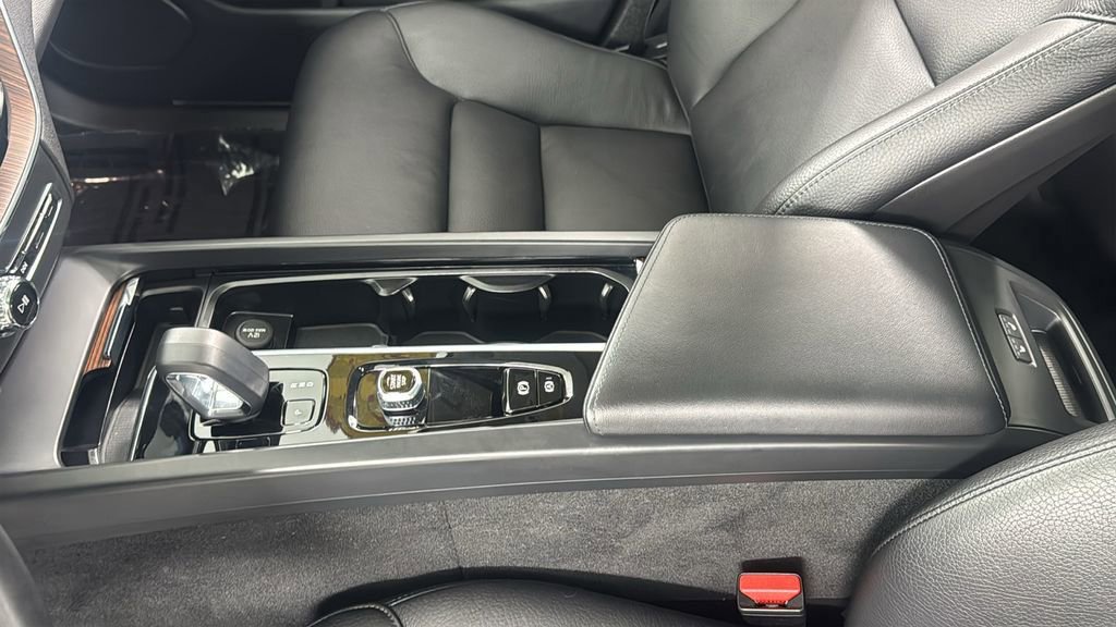 Used 2023 Volvo XC60 B5 Plus w/ Climate Package image 31