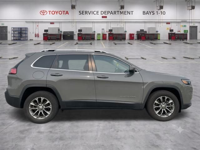 Used 2019 Jeep Cherokee Latitude Plus w/ Cold Weather Group AWD/4WD image 3