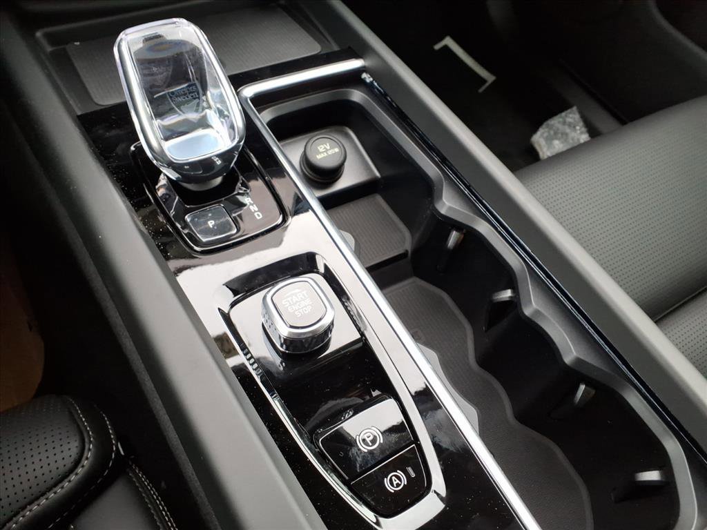 New 2026 Volvo XC60 B5 Ultra w/ Protection Package Premier image 9