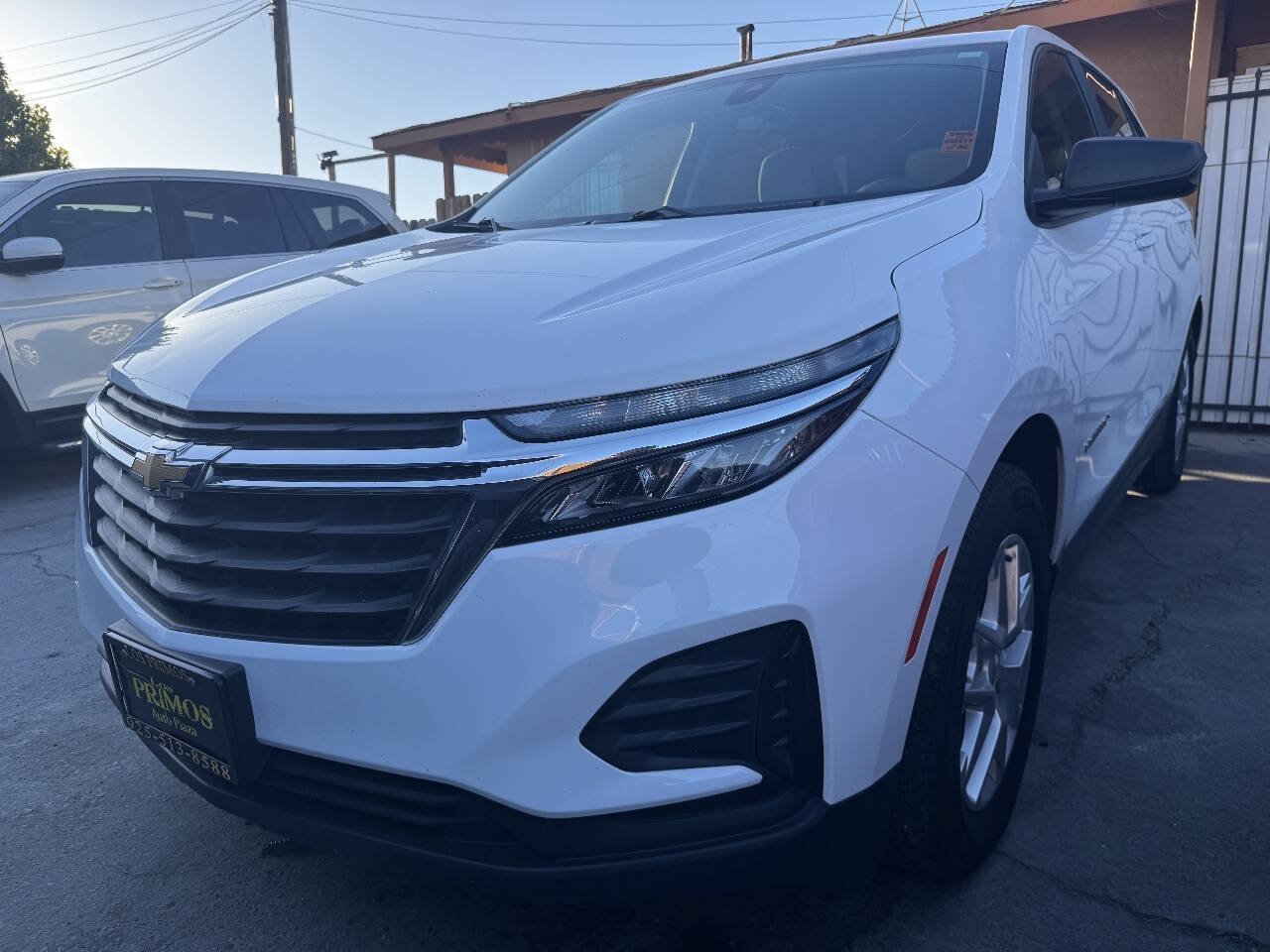 Used 2022 Chevrolet Equinox LS w/ LS Convenience Package FWD image 2