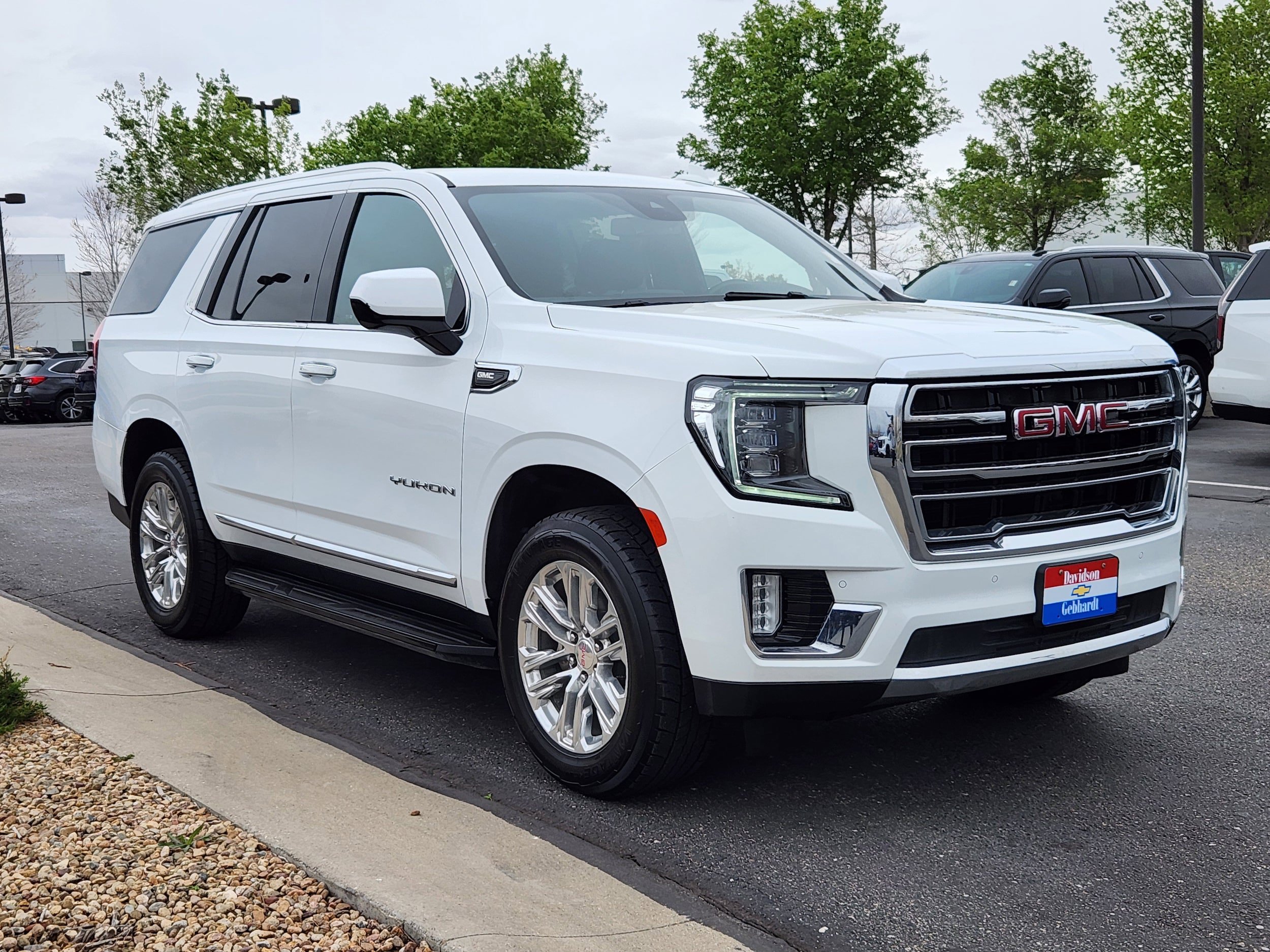 Used 2024 GMC Yukon SLT AWD/4WD image 4