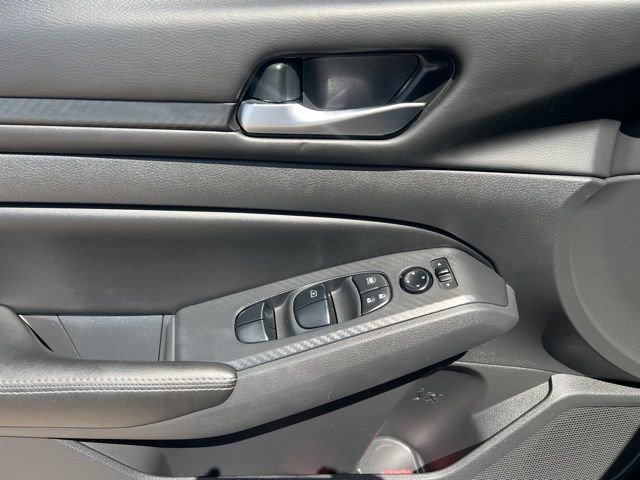 Used 2024 Nissan Altima 2.5 SV FWD image 25