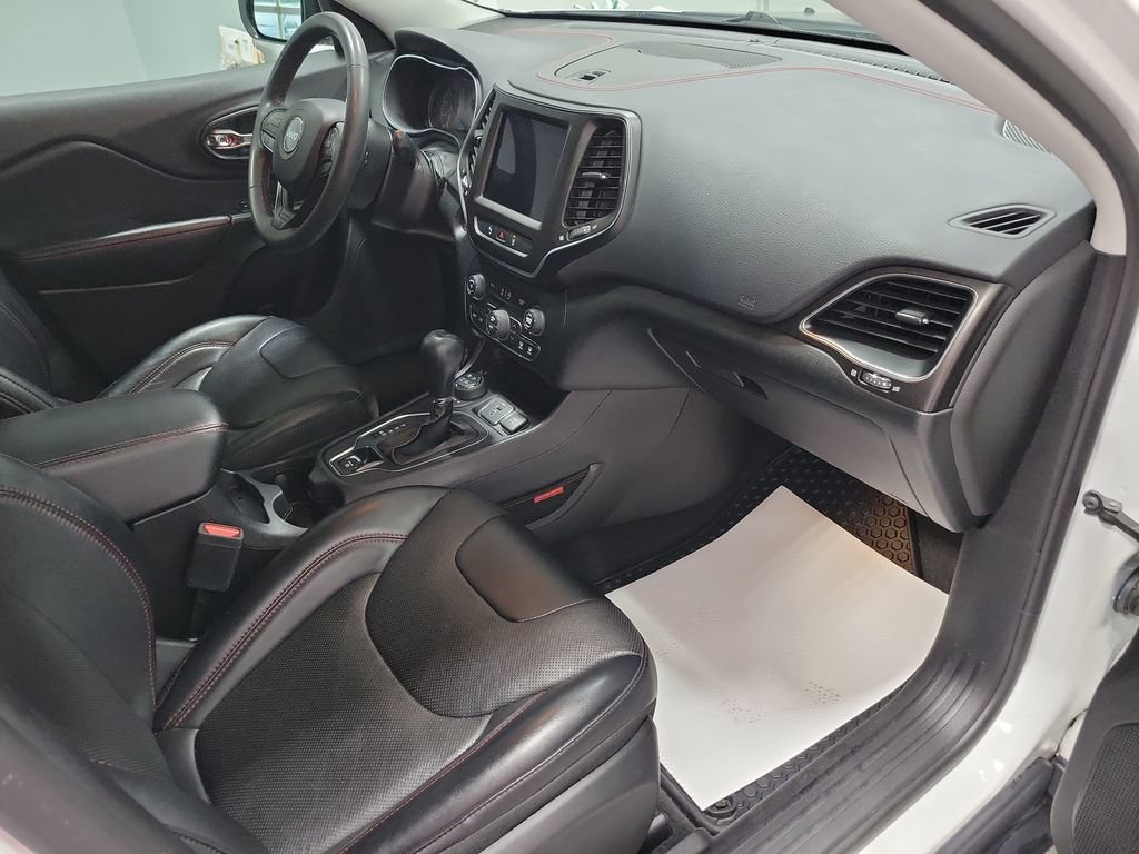 Used 2022 Jeep Cherokee Trailhawk w/ Premium Leather Package AWD/4WD image 22