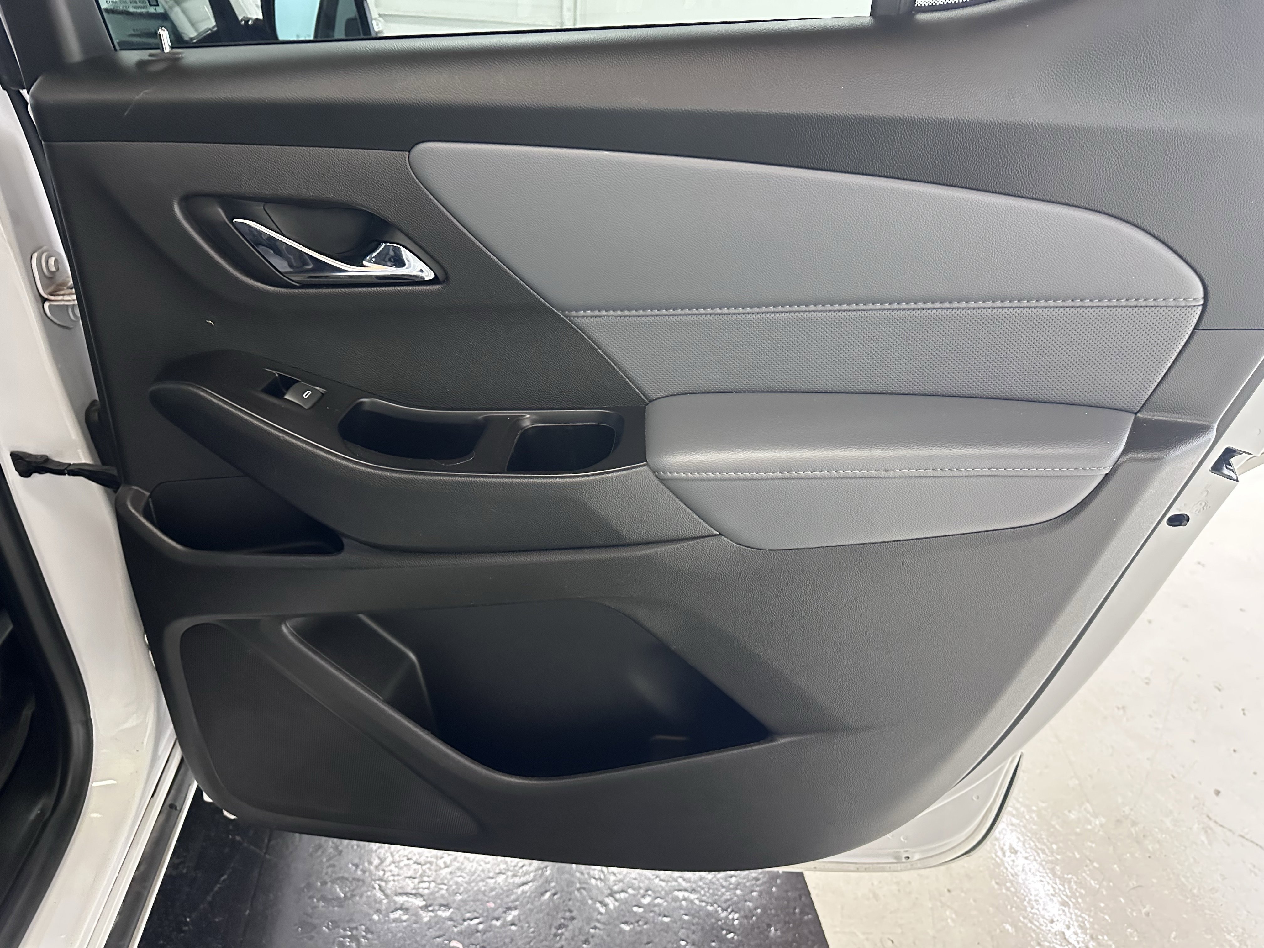 Used 2019 Chevrolet Traverse Premier w/ Driver Confidence II Package image 29