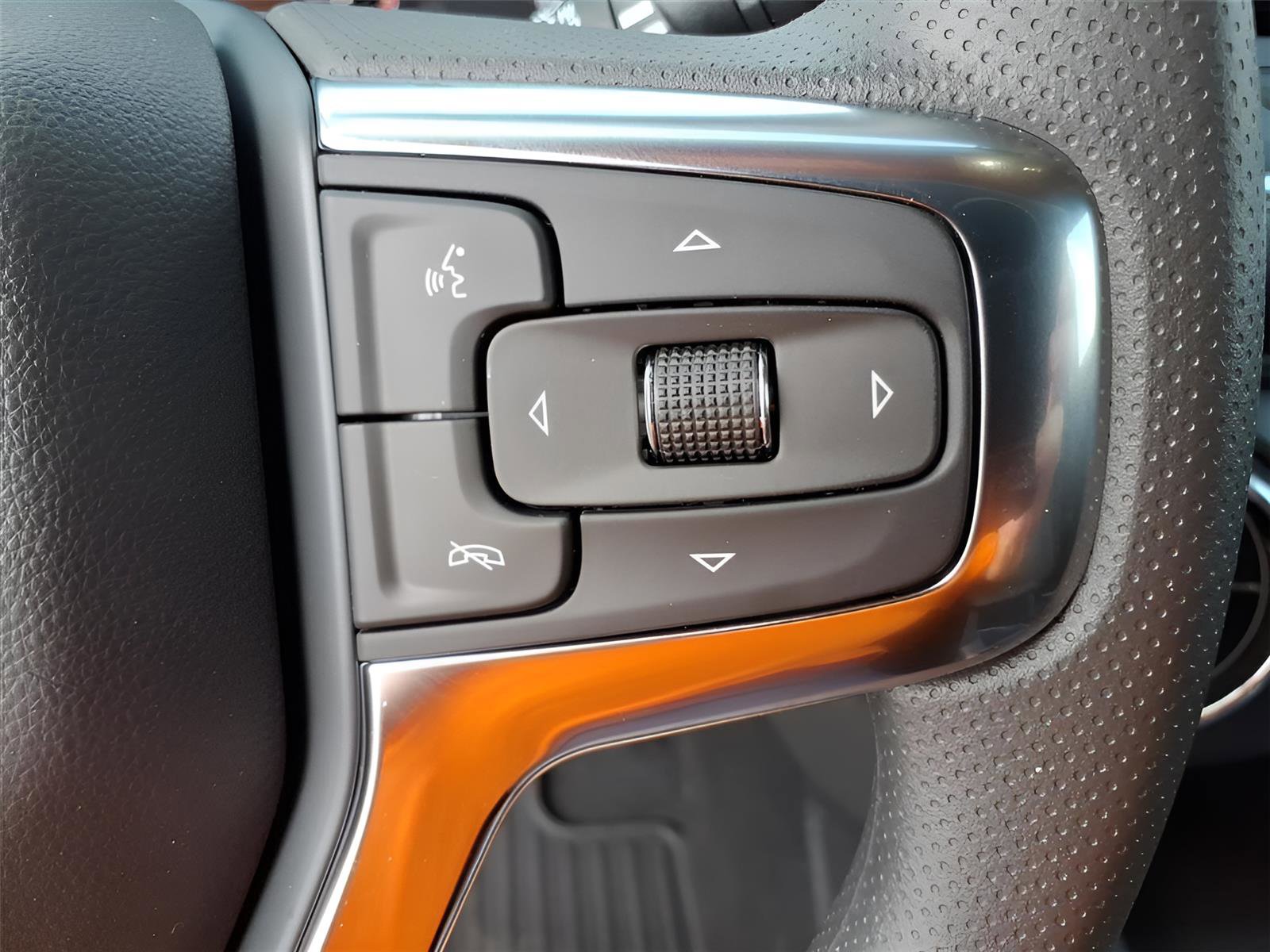 New 2025 Chevrolet Blazer LT w/ Midnight/Sport Edition image 19