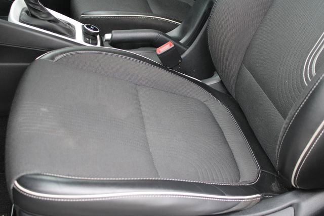 Used 2022 Hyundai Venue Limited image 29