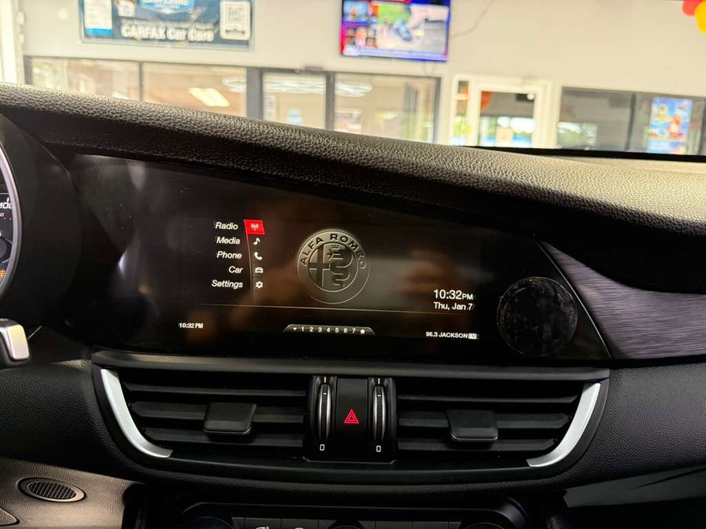 Used 2017 Alfa Romeo Giulia RWD image 15