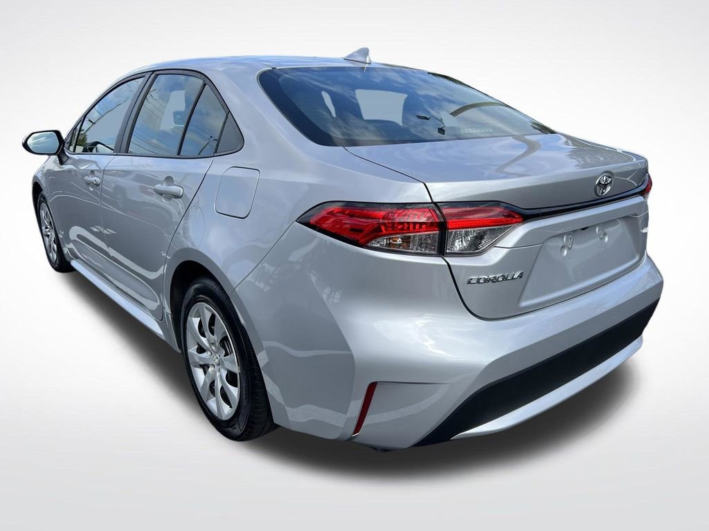 Used 2022 Toyota Corolla LE FWD image 6