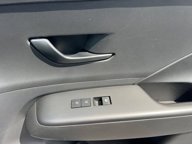 Used 2025 Hyundai Kona SEL FWD image 30