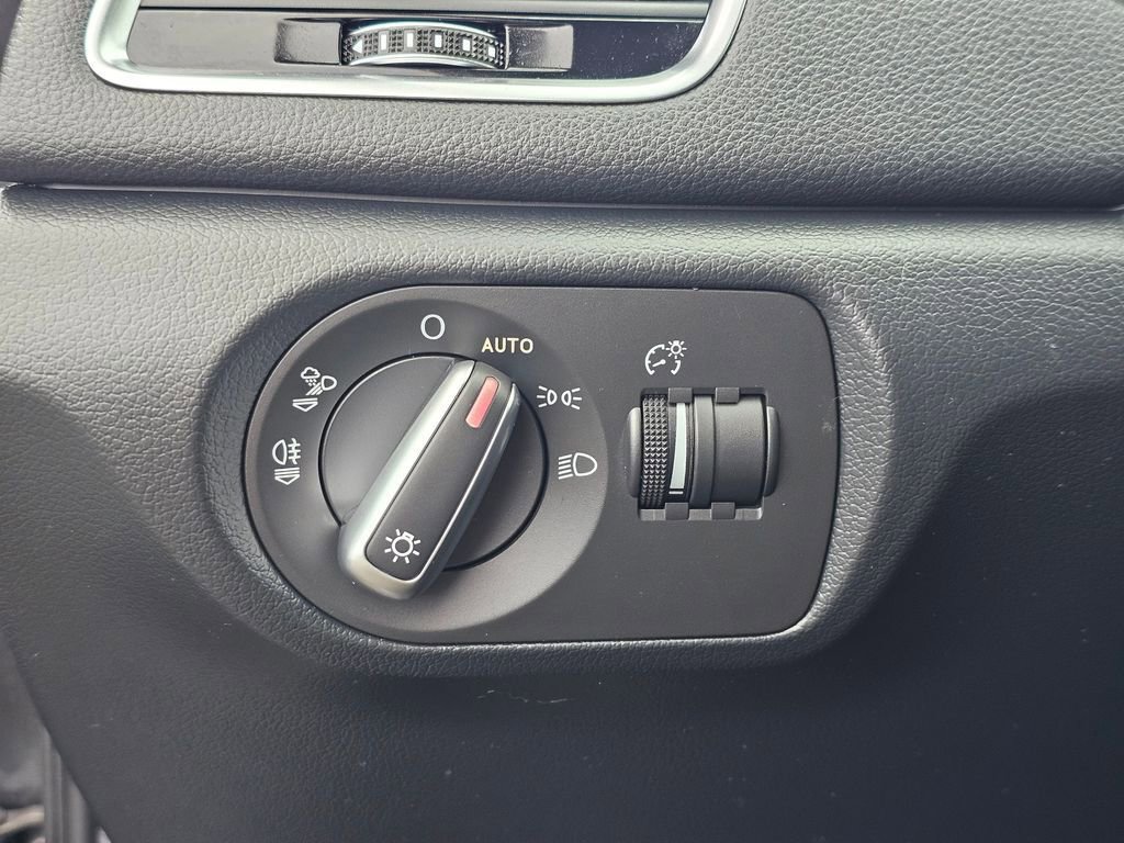 Used 2018 Audi Q3 2.0T Premium AWD/4WD image 36