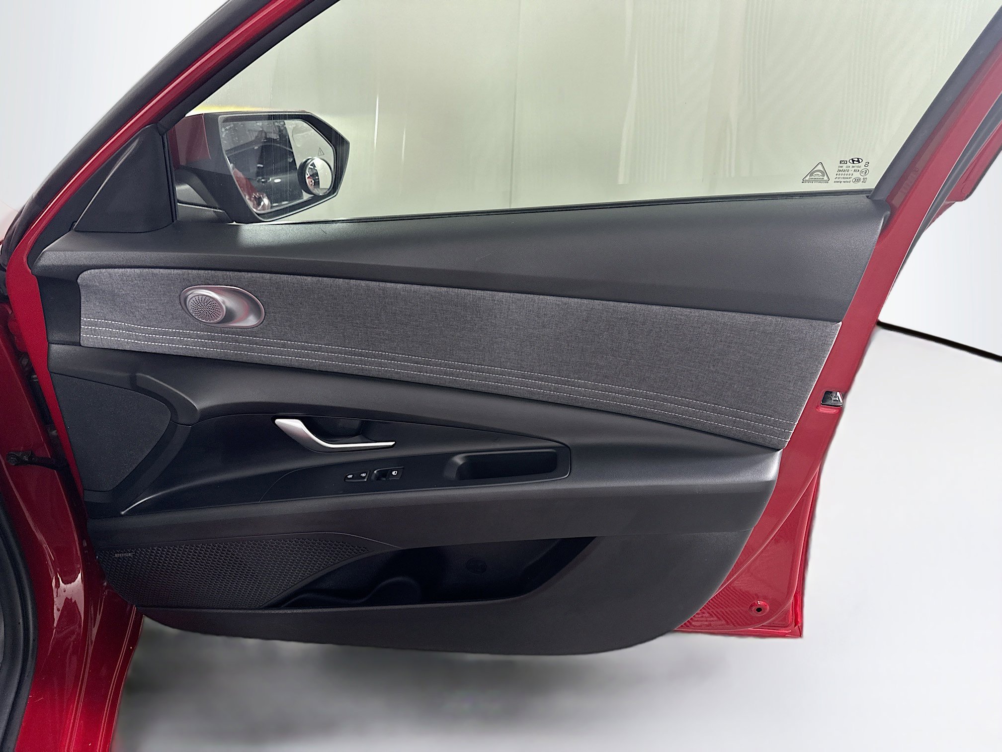 Used 2023 Hyundai Elantra Limited w/ Preferred Accessory Package image 32