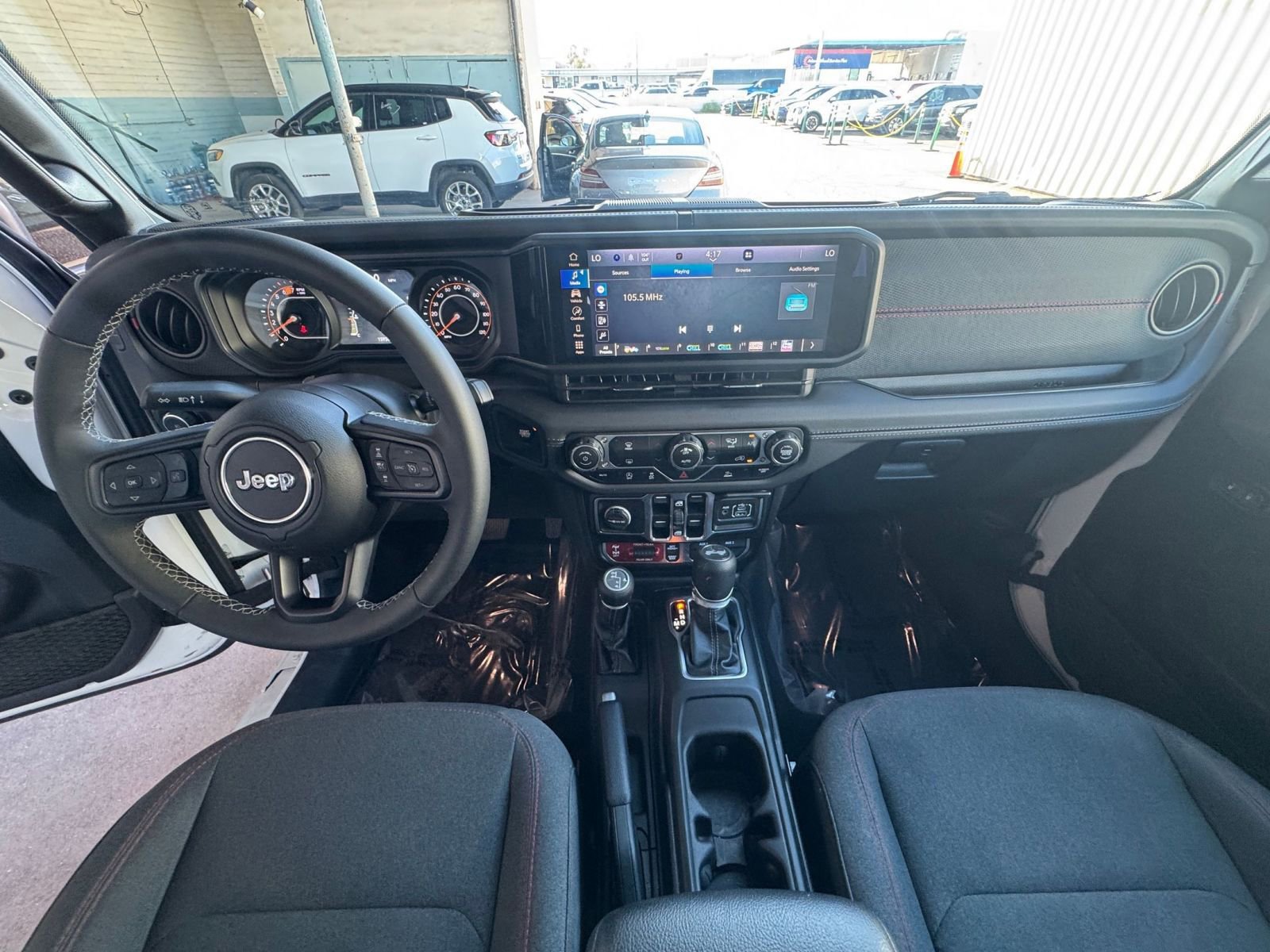 Used 2025 Jeep Wrangler Unlimited Rubicon image 33