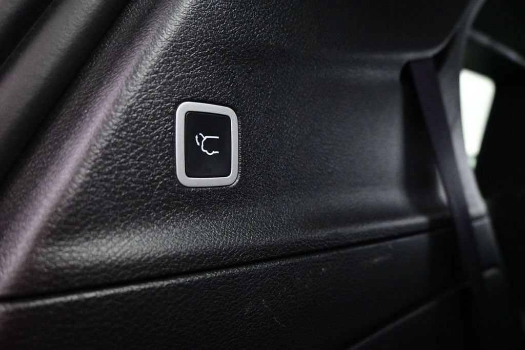 Used 2025 Chrysler Pacifica Select FWD image 42