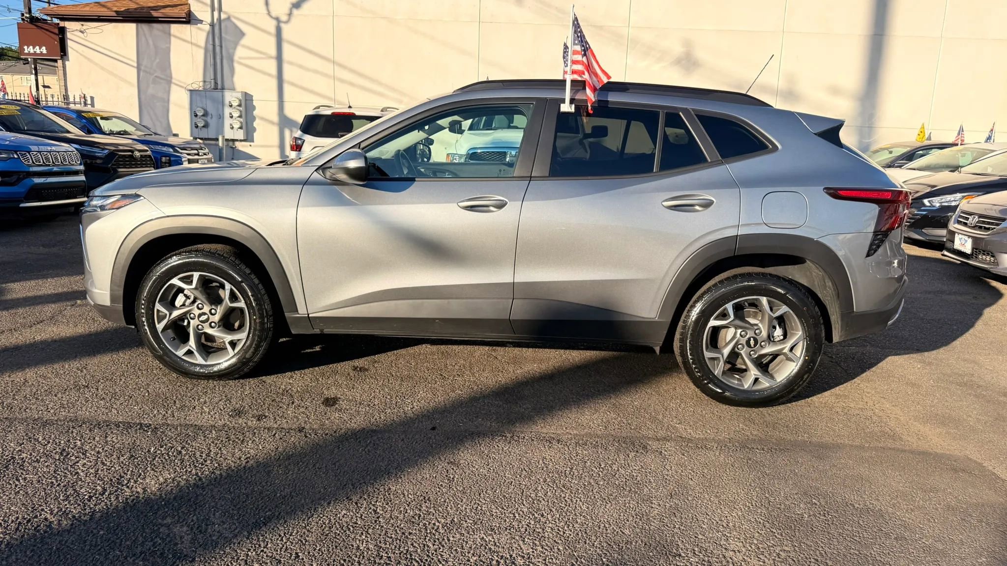 Used 2025 Chevrolet Trax LT FWD image 10