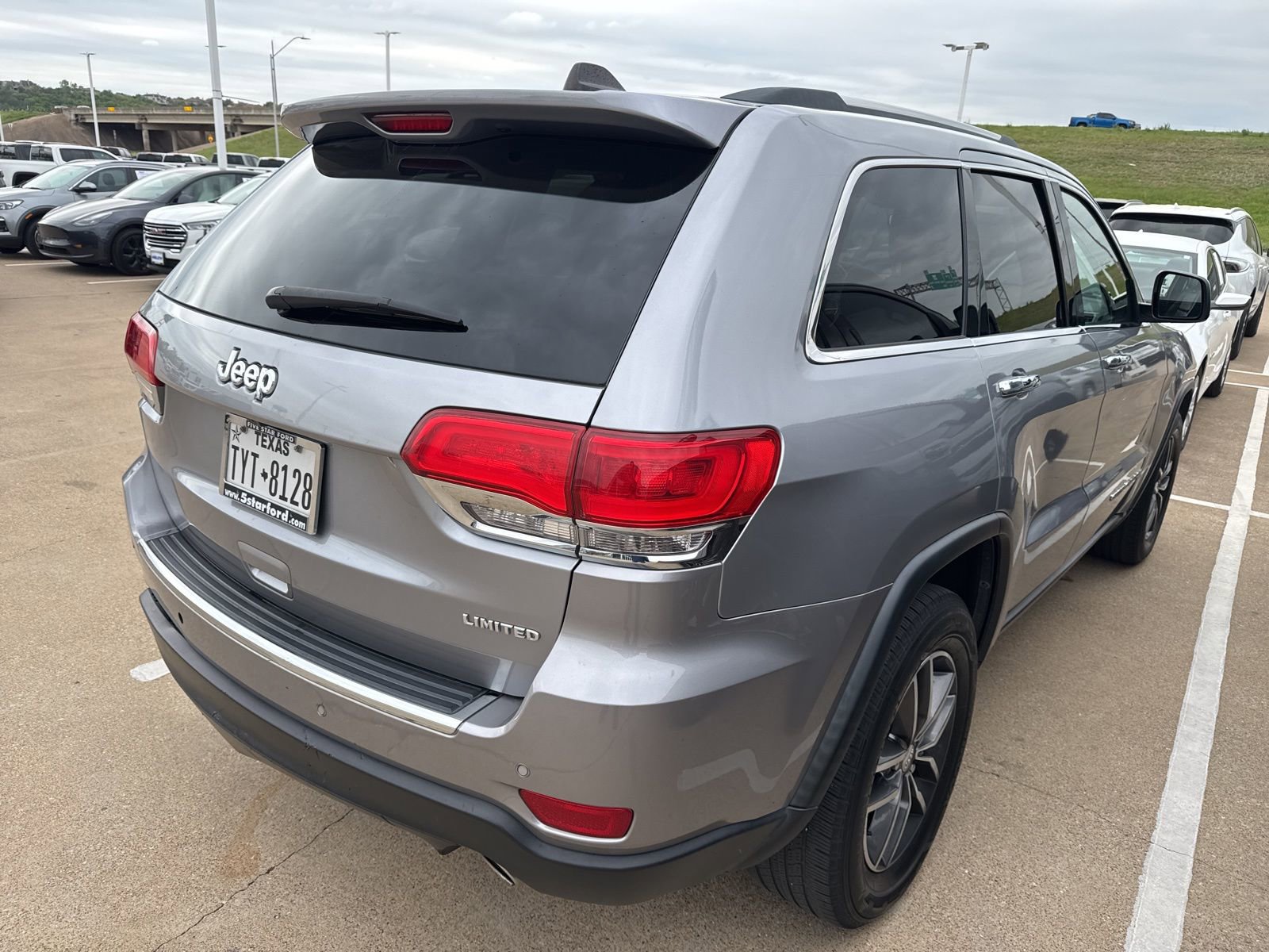 Used 2018 Jeep Grand Cherokee Limited image 4