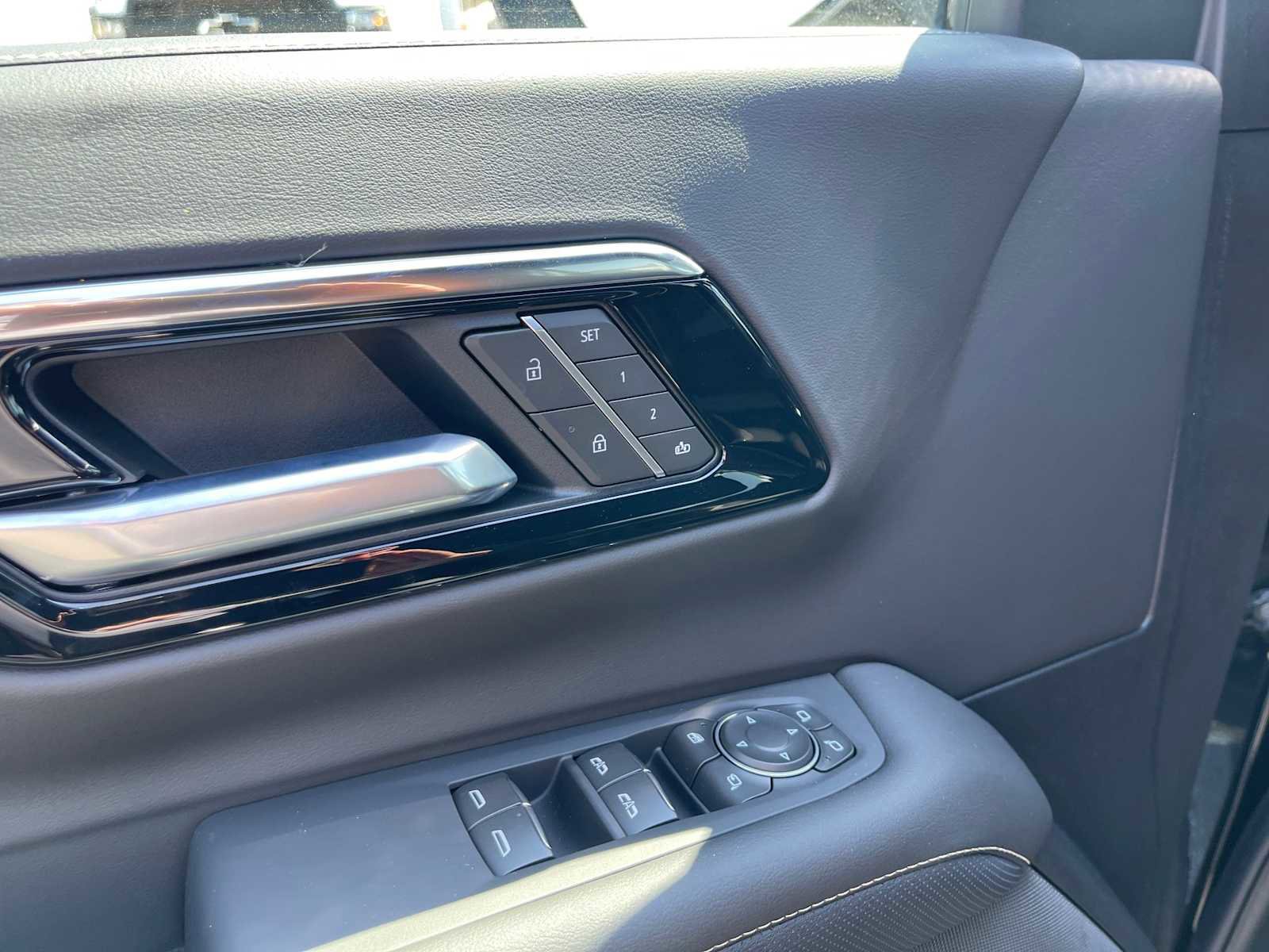 New 2025 Chevrolet Suburban Premier image 24