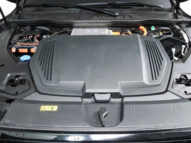 Certified 2022 Audi e-tron Premium w/ Convenience Plus Package image 35