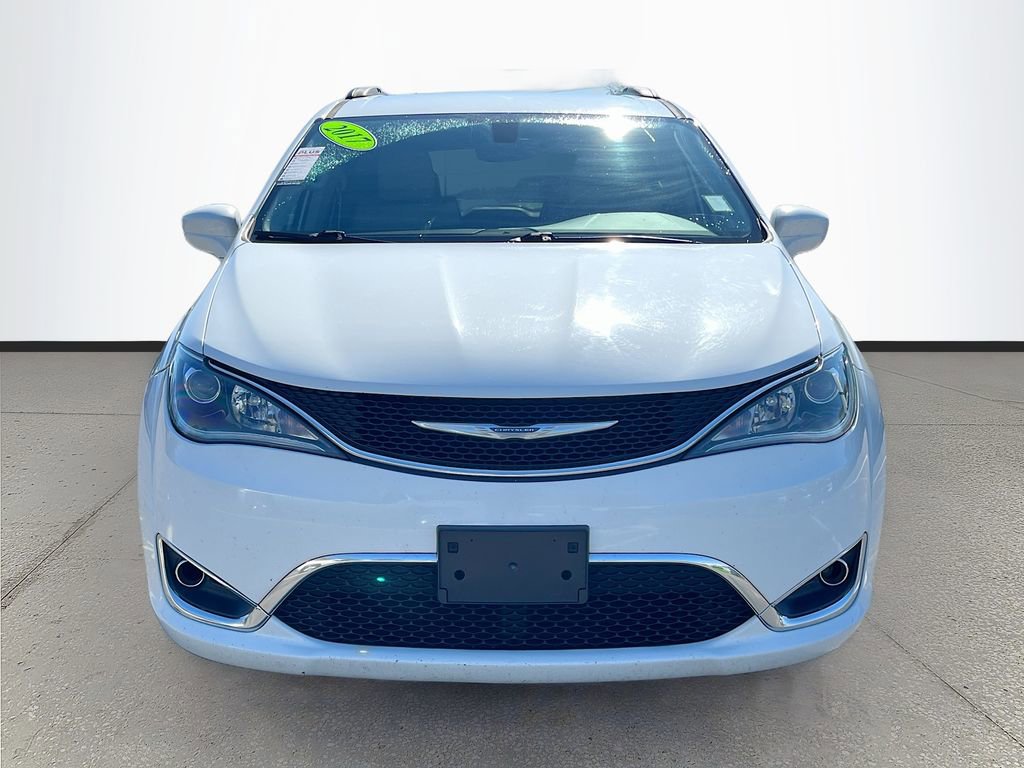 Used 2017 Chrysler Pacifica Touring-L image 2
