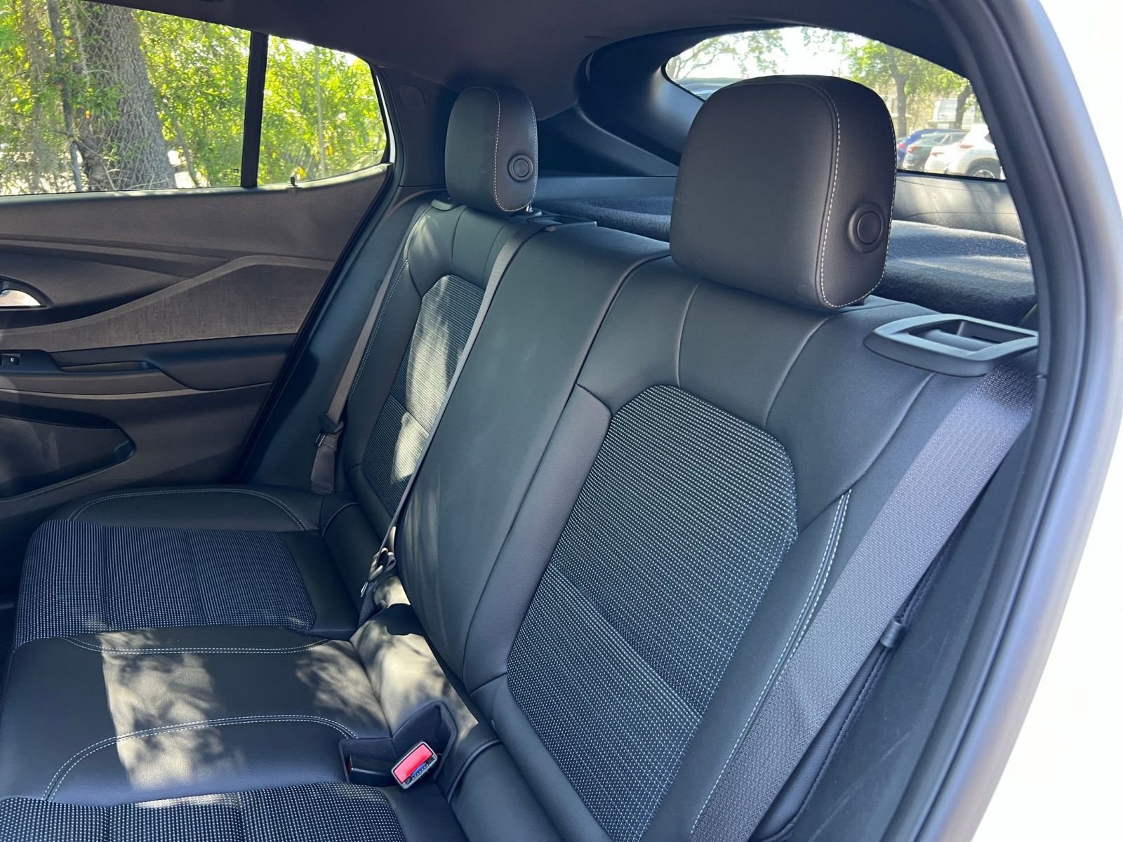 Used 2025 Buick Envista Preferred image 34